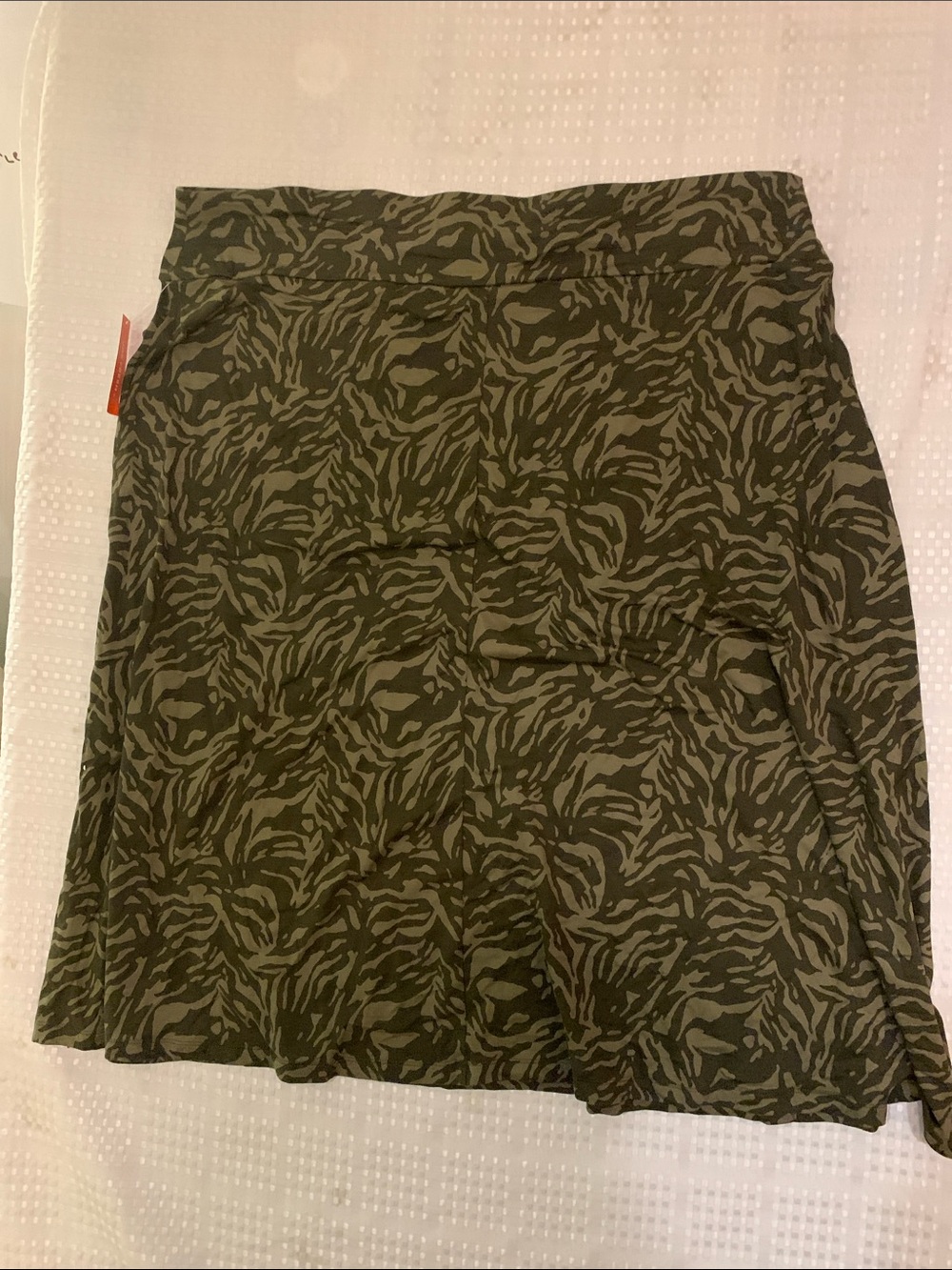 Joe Fresh Women's plus size Olive Green Printed MIDI  A-Line Skirt, size 1X.
